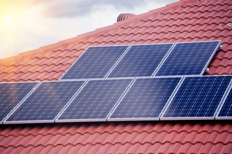 Shining a Light on Savings: How to Track Your Solar Energy Production & Consumption